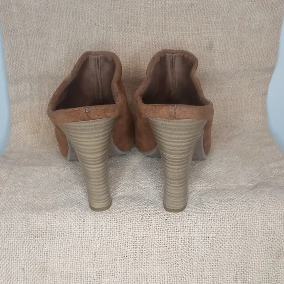 American Eagle Tan Camel Suede Open Toe Mules Clogs 4" Wood Heel Size 6 - Picture 9 of 14